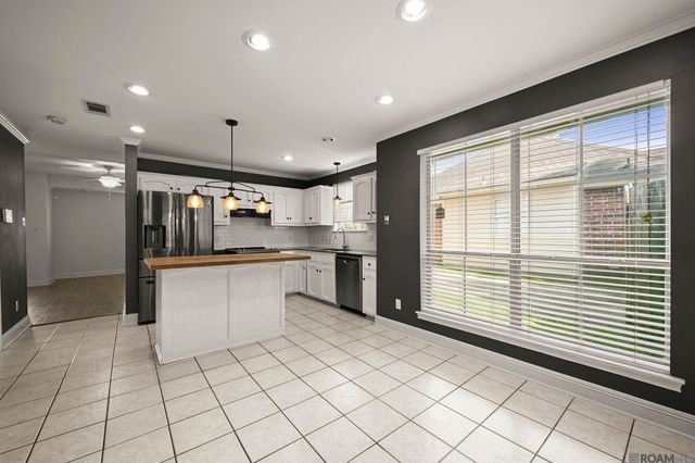 17190 N Lake Dr, Prairieville, LA 70769