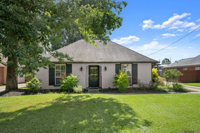17190 N Lake Dr, Prairieville, LA 70769