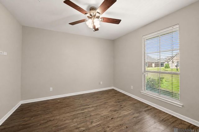 17190 N Lake Dr, Prairieville, LA 70769