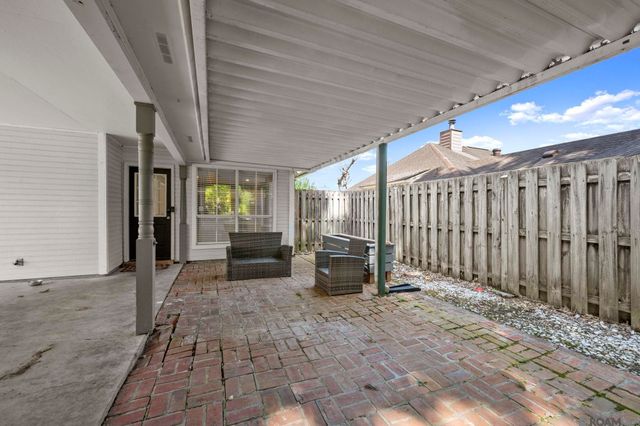 17190 N Lake Dr, Prairieville, LA 70769