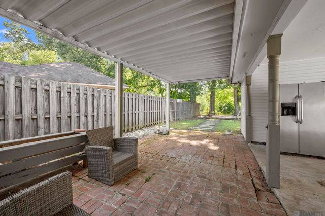 17190 N Lake Dr, Prairieville, LA 70769