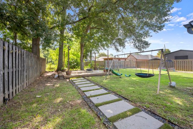 17190 N Lake Dr, Prairieville, LA 70769