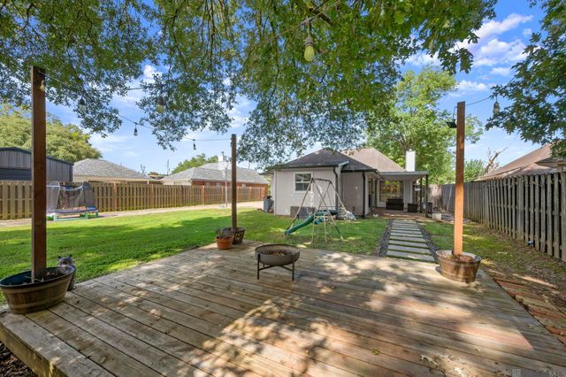 17190 N Lake Dr, Prairieville, LA 70769