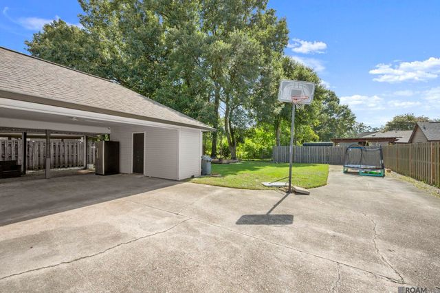 17190 N Lake Dr, Prairieville, LA 70769