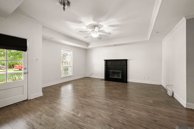 17190 N Lake Dr, Prairieville, LA 70769