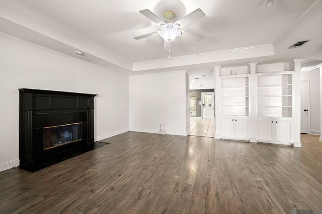 17190 N Lake Dr, Prairieville, LA 70769