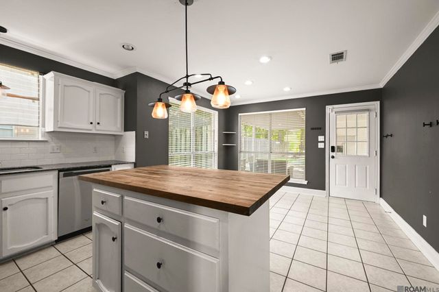 17190 N Lake Dr, Prairieville, LA 70769