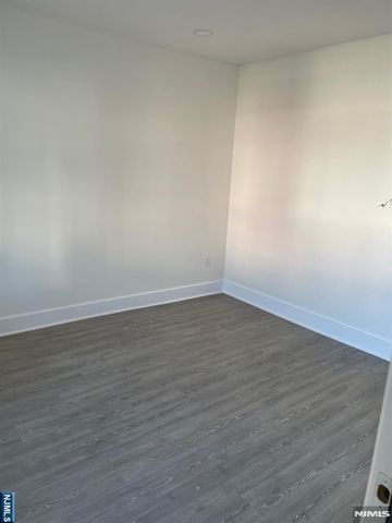 90-92 3rd Avenue, Paterson, NJ 07514