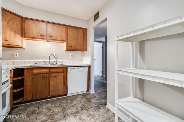 211 Versailles Boulevard 10, Lafayette, LA 70501