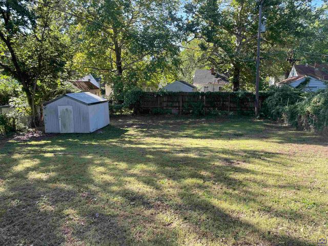 311 SW Country Club DR, Topeka, KS 66611