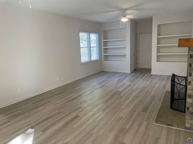 311 SW Country Club DR, Topeka, KS 66611