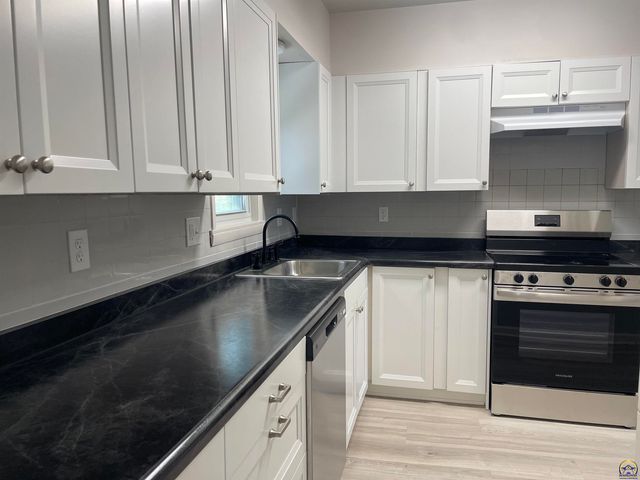 311 SW Country Club DR, Topeka, KS 66611