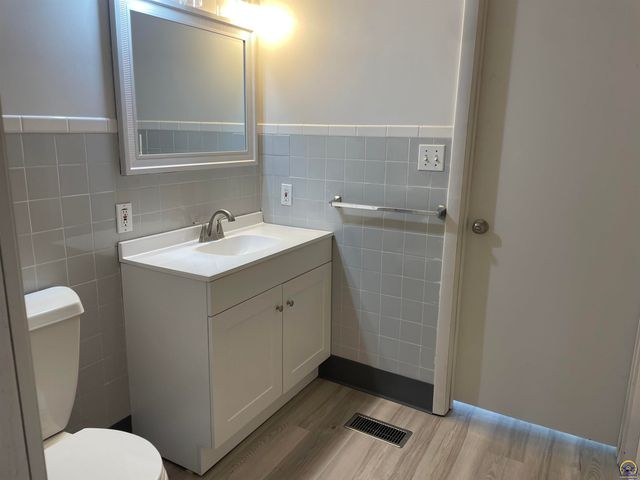 311 SW Country Club DR, Topeka, KS 66611