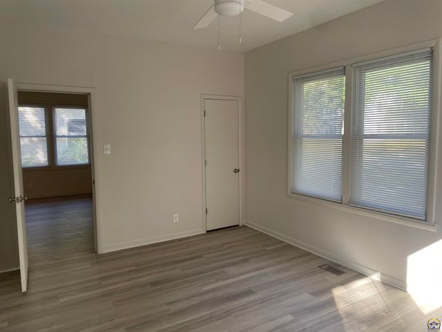 311 SW Country Club DR, Topeka, KS 66611