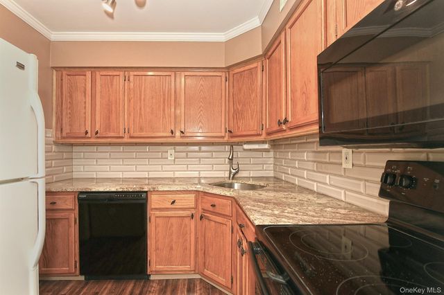 171 Fairview Circle, Middle Island, NY 11953