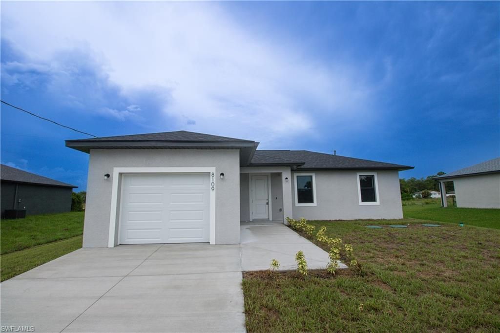 8109 Olive CT, LABELLE, FL 33935 — exterior