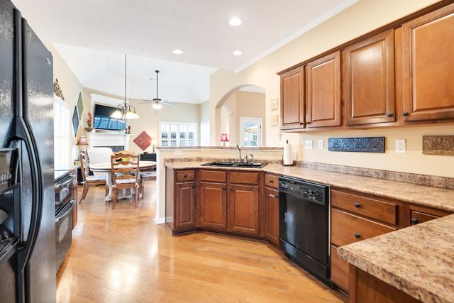 1682 NEWTON OAK CV, Memphis, TN 38117