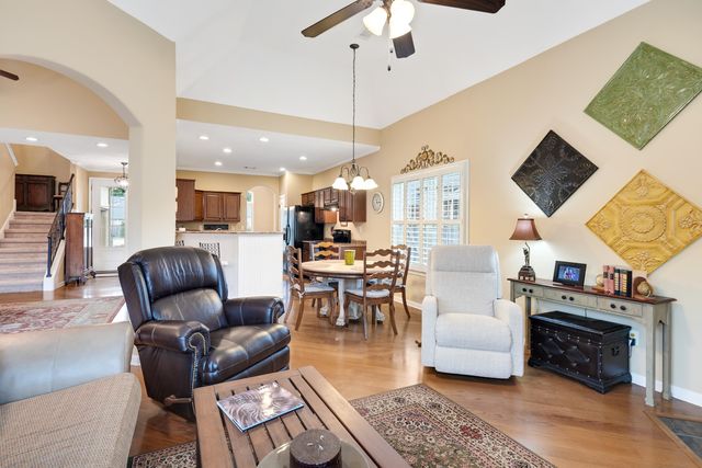 1682 NEWTON OAK CV, Memphis, TN 38117