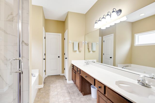 1682 NEWTON OAK CV, Memphis, TN 38117