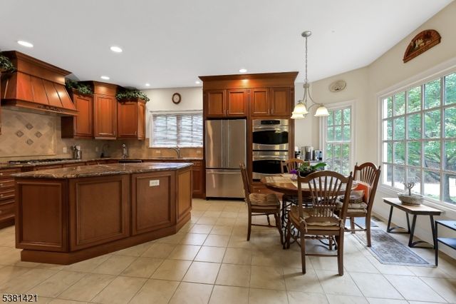 22 Meadow Lake Dr, Mahwah Twp., NJ 07430