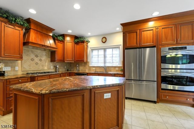 22 Meadow Lake Dr, Mahwah Twp., NJ 07430