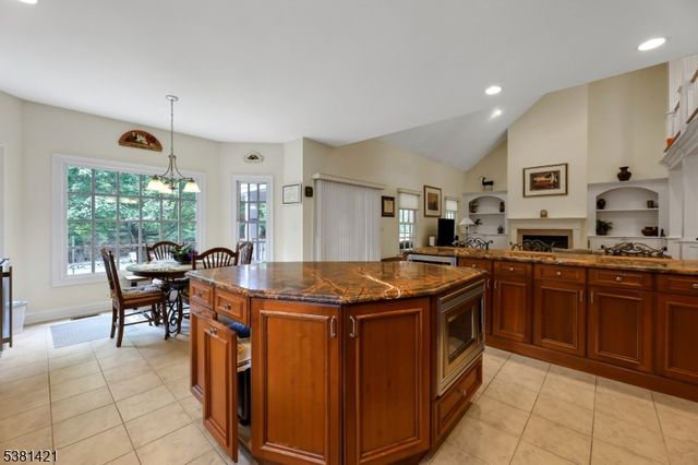 22 Meadow Lake Dr, Mahwah Twp., NJ 07430