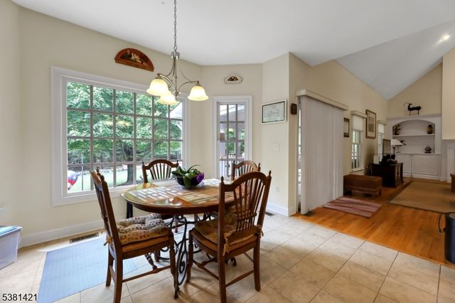 22 Meadow Lake Dr, Mahwah Twp., NJ 07430