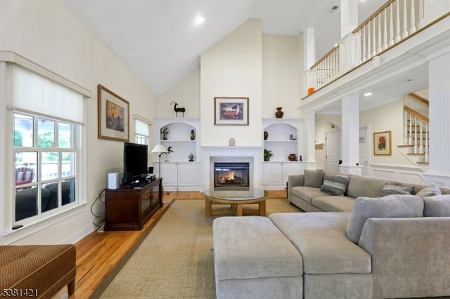 22 Meadow Lake Dr, Mahwah Twp., NJ 07430