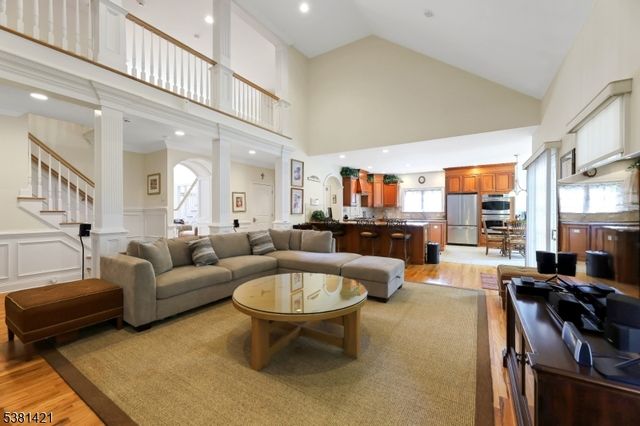 22 Meadow Lake Dr, Mahwah Twp., NJ 07430