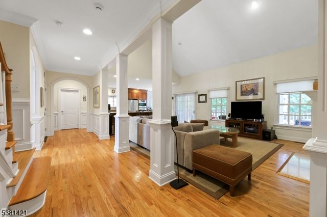 22 Meadow Lake Dr, Mahwah Twp., NJ 07430