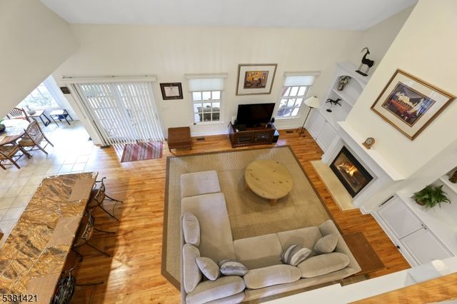 22 Meadow Lake Dr, Mahwah Twp., NJ 07430