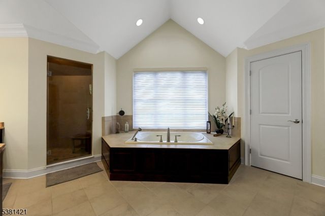 22 Meadow Lake Dr, Mahwah Twp., NJ 07430