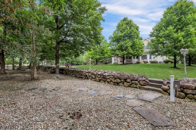 22 Meadow Lake Dr, Mahwah Twp., NJ 07430