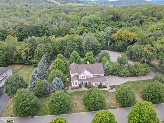 22 Meadow Lake Dr, Mahwah Twp., NJ 07430