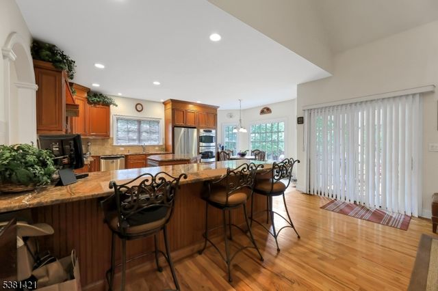 22 Meadow Lake Dr, Mahwah Twp., NJ 07430