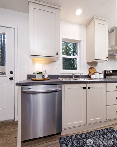 31 E Sherwood Place, Shelton, WA 98584