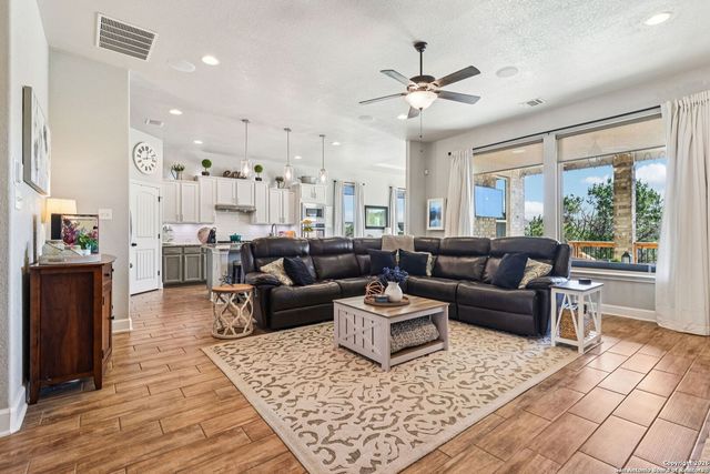 1074 Boulder, New Braunfels, TX 78132