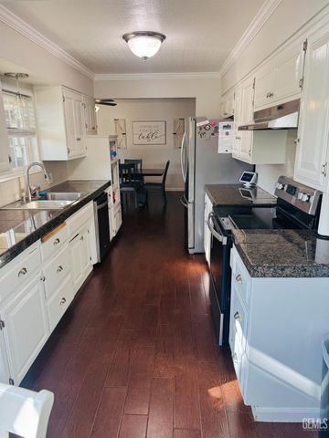3905 Madrid Avenue, Bakersfield, CA 93309