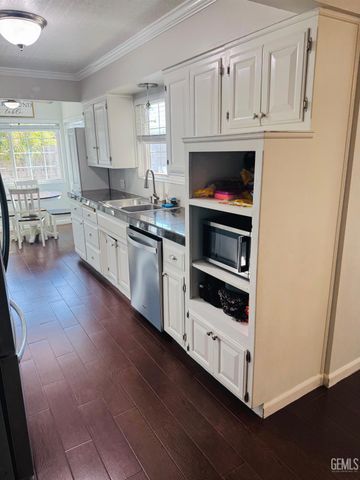 3905 Madrid Avenue, Bakersfield, CA 93309