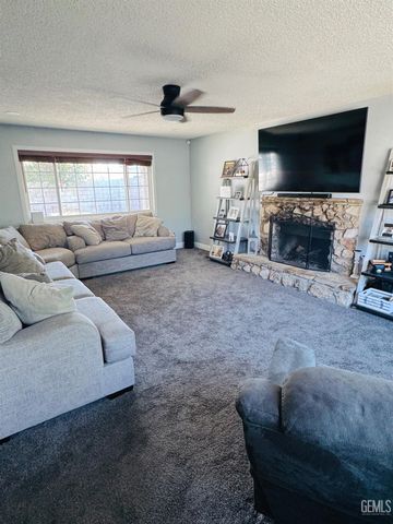 3905 Madrid Avenue, Bakersfield, CA 93309