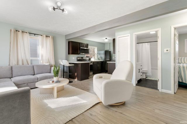 1423 Corby Boulevard, South Bend, IN 46617