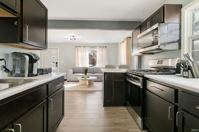 1423 Corby Boulevard, South Bend, IN 46617