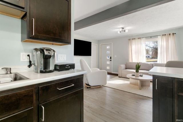 1423 Corby Boulevard, South Bend, IN 46617