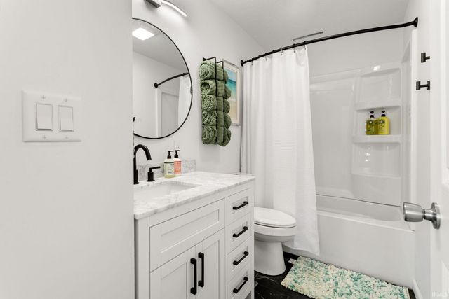 1423 Corby Boulevard, South Bend, IN 46617