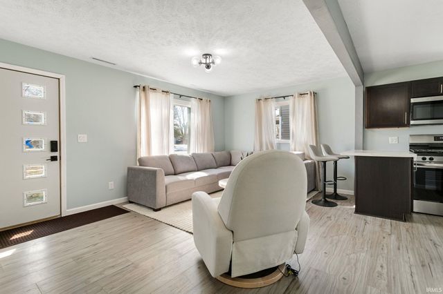 1423 Corby Boulevard, South Bend, IN 46617