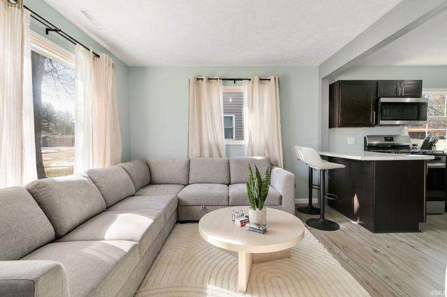 1423 Corby Boulevard, South Bend, IN 46617