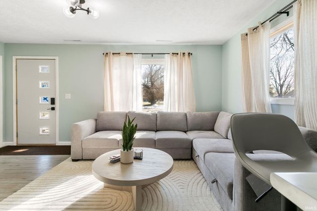 1423 Corby Boulevard, South Bend, IN 46617