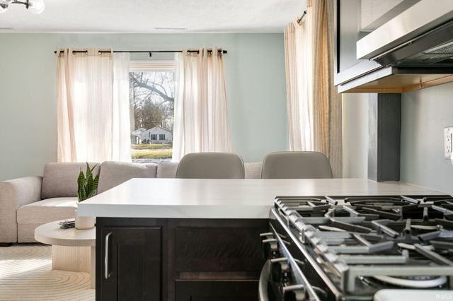 1423 Corby Boulevard, South Bend, IN 46617