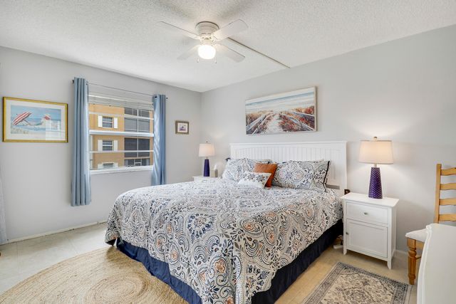 308 Golfview Road 201, North Palm Beach, FL 33408