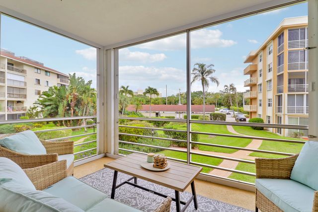 308 Golfview Road 201, North Palm Beach, FL 33408